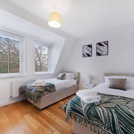 Roomy One Bed Loft Apartment Bishop's Stortford Exterior photo