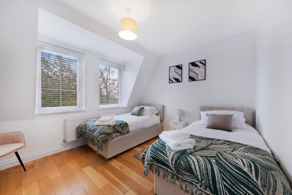 Roomy One Bed Loft Apartment Bishop's Stortford Exterior photo